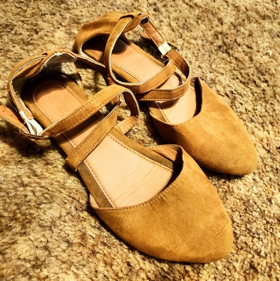 Shoes - Sandals size M 7/8 Camel colored and soft!